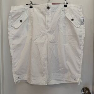 New Cb Established 1962 Bermuda shorts white 22W 98% cotton 2% spandex